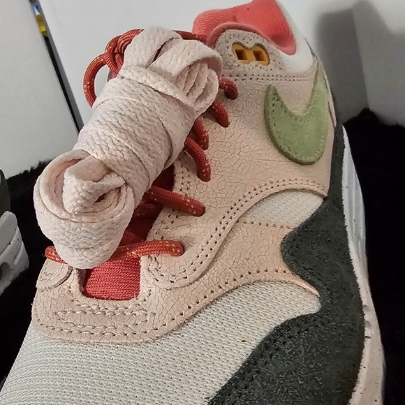 Nike Air Max 1 'Easter' Sneakers - Picture 8 of 11